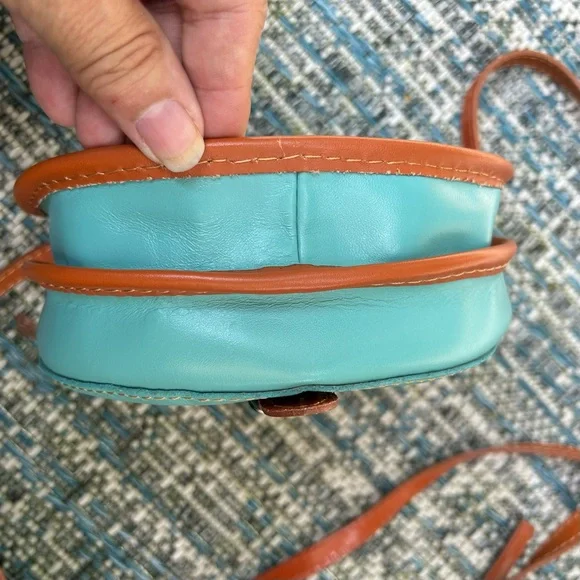 Vera Pelle Aqua Leather Crossbody Travel Bag - Picture 7 of 13